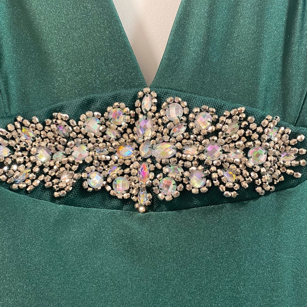 Elegant Formal Dress in Emerald Green - La Scala USA